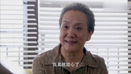 碰瓷党遇上女司机，别以为不敢撞你，男子当场被活活撞飞！