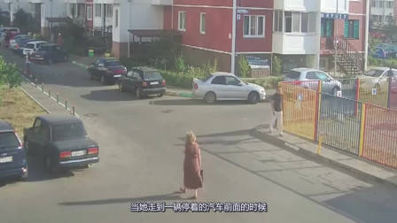 碰瓷党遇上女司机，别以为不敢撞你，男子当场被活活撞飞！