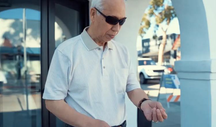 男子整容13次整成超人_男孩整容原因_男性整容动机