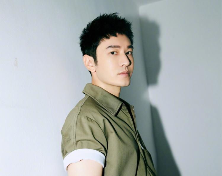 男性整容动机_男子整容13次整成超人_男孩整容原因