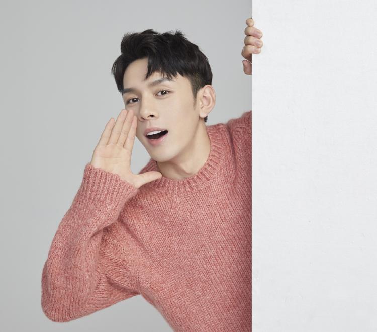 男性整容动机_男子整容13次整成超人_男孩整容原因